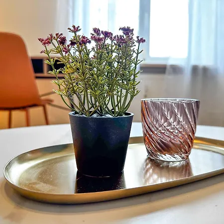 10 Min To Old Town - Free Parking - Work Station Apartment *