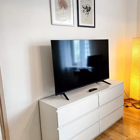 10 Min To Old Town - Free Parking - Work Station